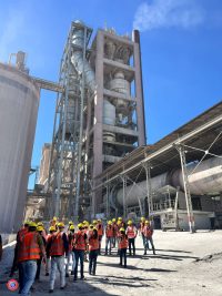 Estudiantes de la UNA visitaron la Planta Industrial de Vallemi