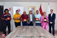 Jubilados reciben reconocimiento por parte del presidente de la INC